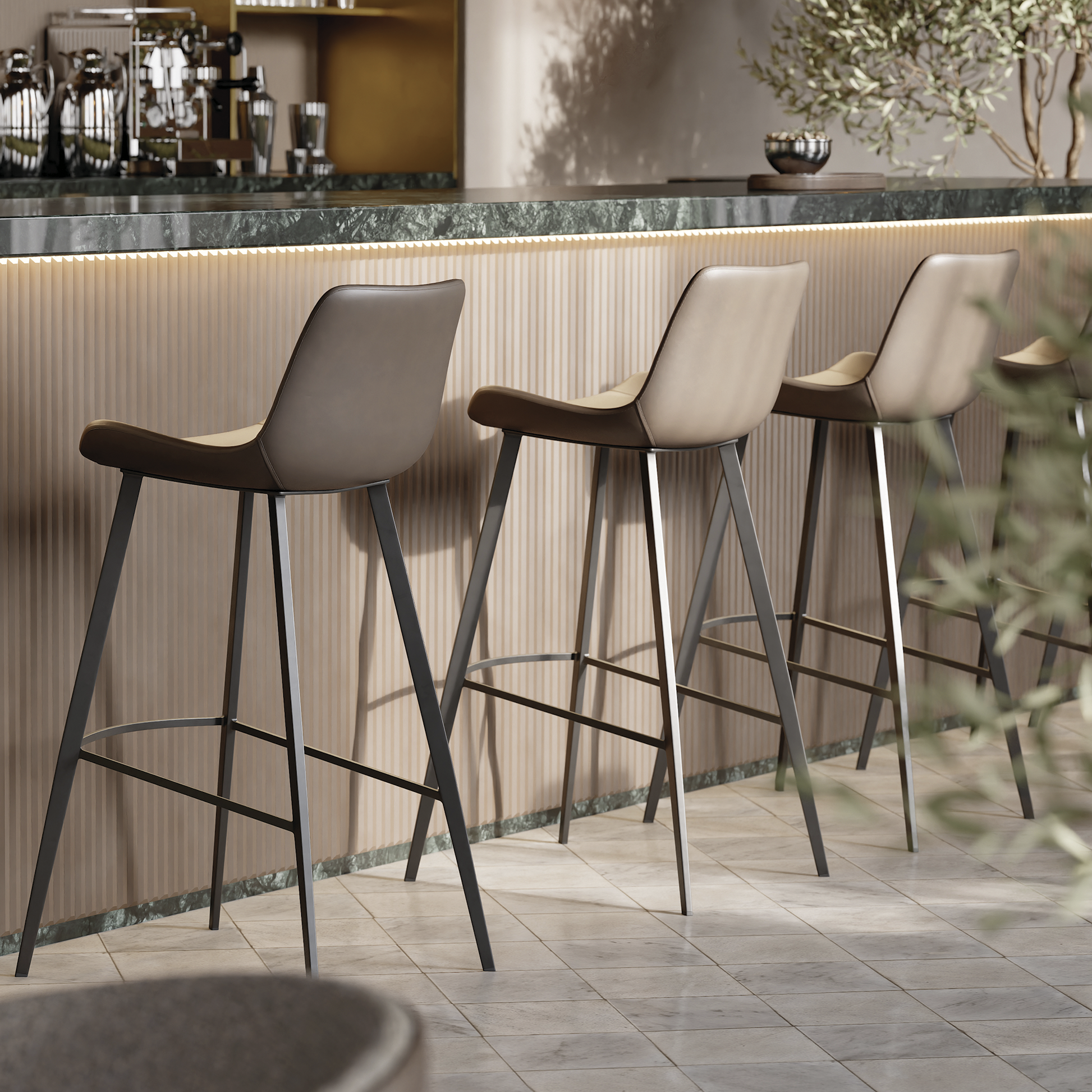 [var:Bezug=Hauptbraun Kunstleder mit schwarzen Metallbeinen] HYPE Barhocker