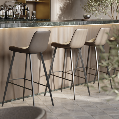 [var:Bezug=Hauptbraun Kunstleder mit schwarzen Metallbeinen] HYPE Barhocker