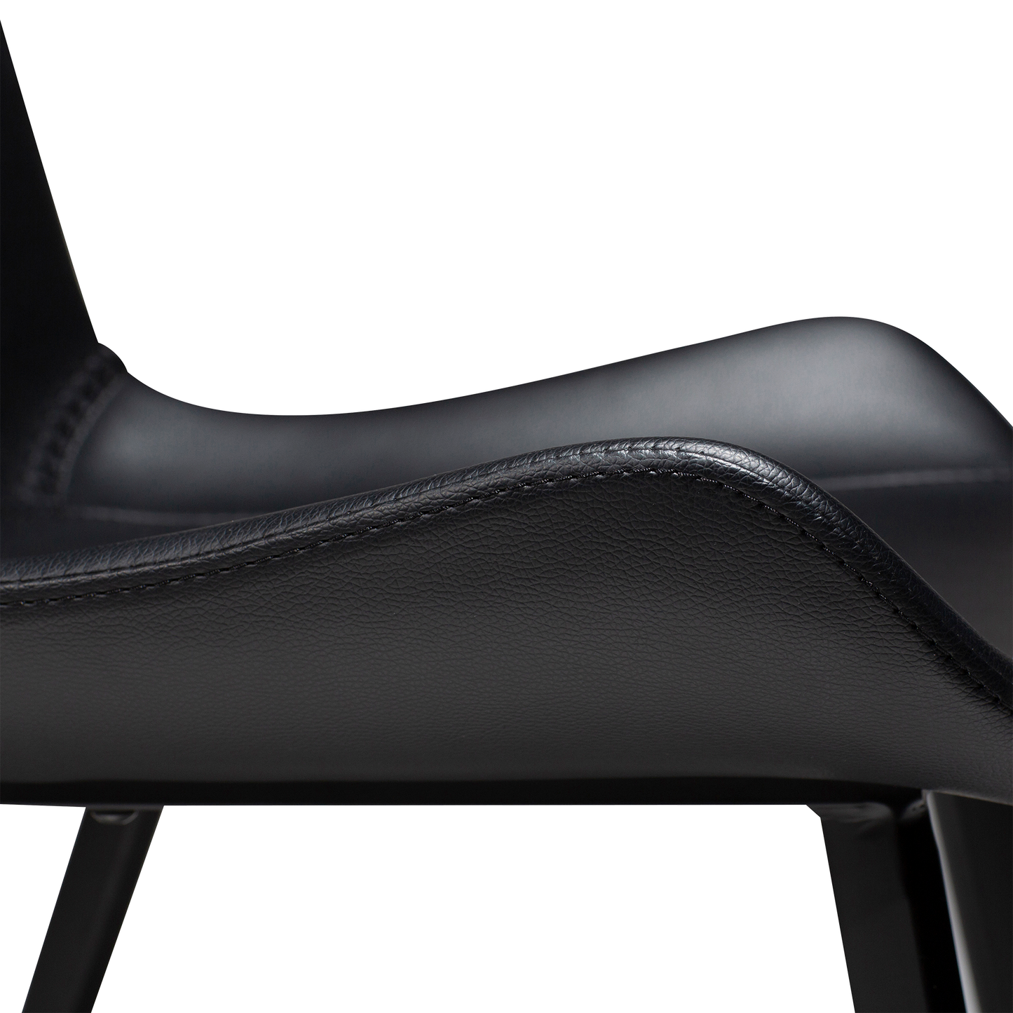 [var:Bezug=Schwarzes Kunstleder mit schwarzen Beinen] HYPE Stuhl