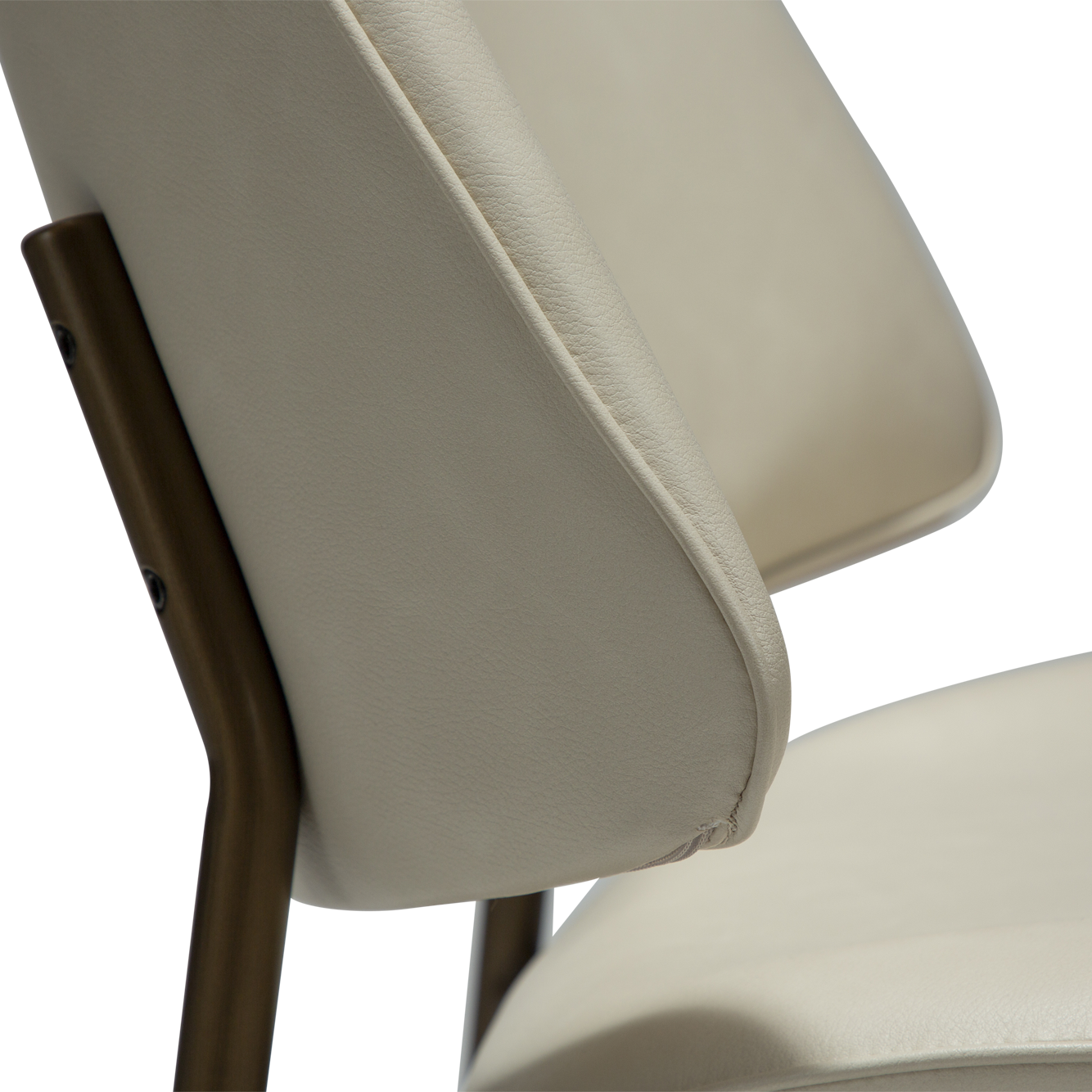 [var:Bezug=Frosted Almond Kunstleder mit Beinen aus antikem Messing] OHMY Stuhl