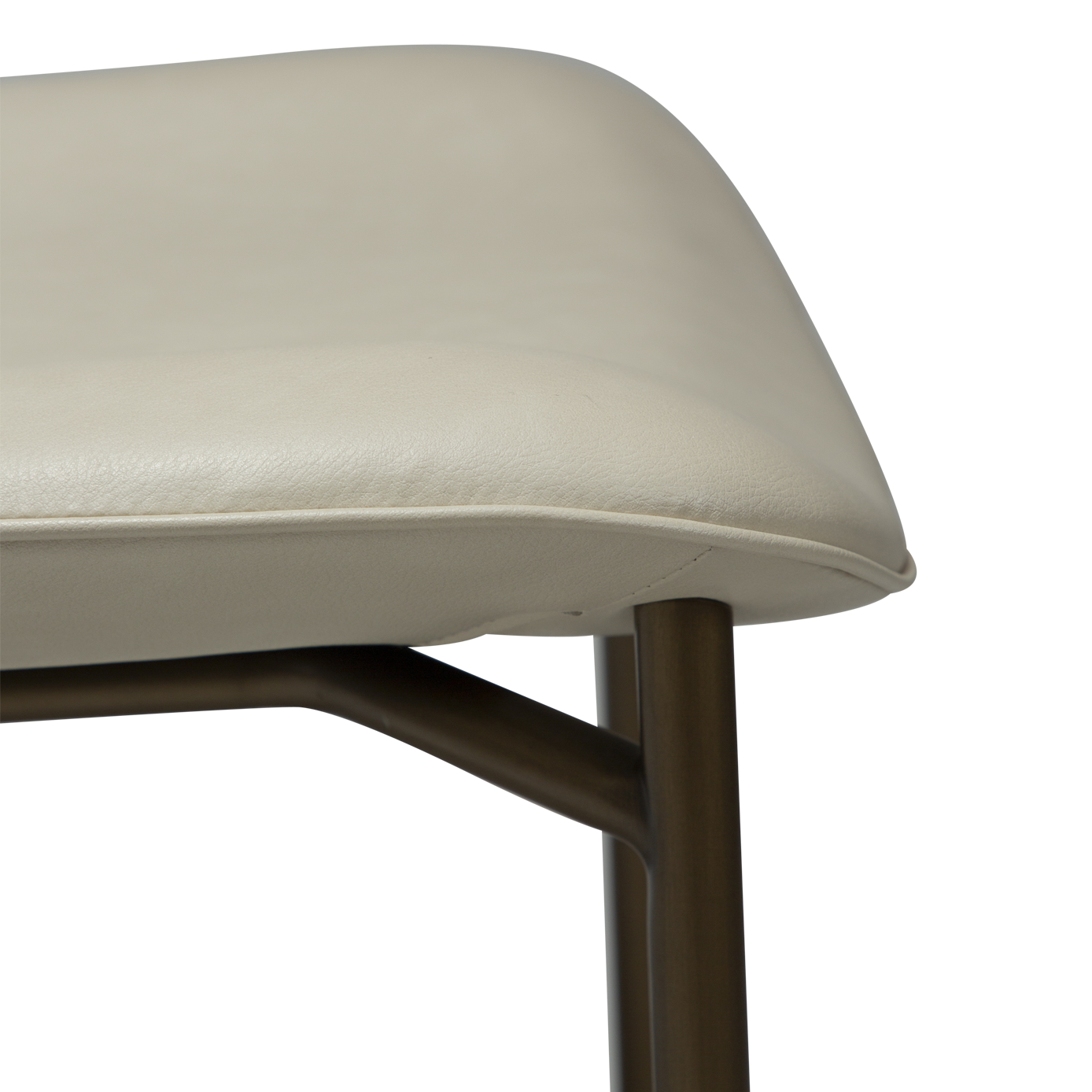 [var:Bezug=Frosted Almond Kunstleder mit Beinen aus antikem Messing] OHMY Stuhl