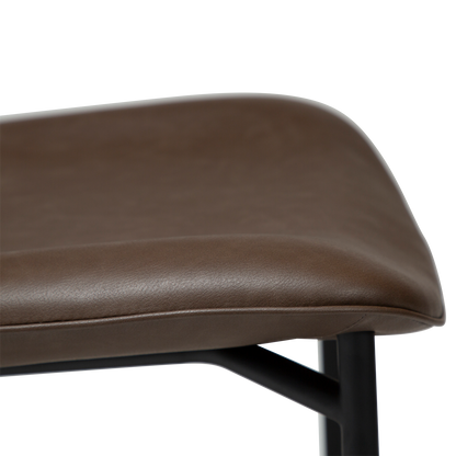 [var:Bezug=Hauptbraun Kunstleder mit schwarzen Metallbeinen] OHMY Stuhl