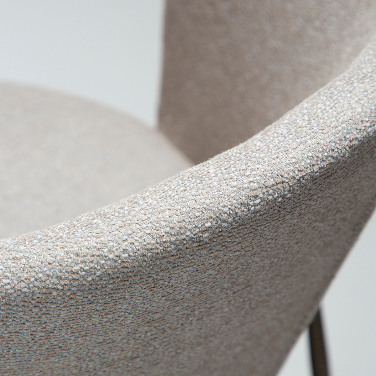 [var:Bezug=Kaschmir Bouclé-Stoff mit schwarzen Metallbeinen] ORBIT Stuhl