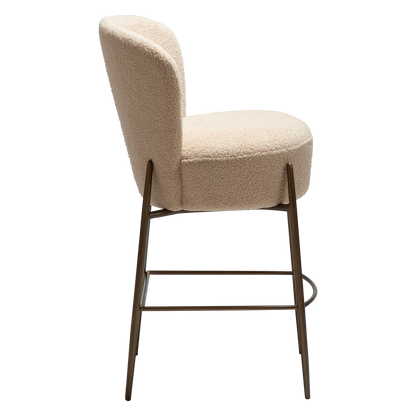 [var:Bezug=Frosted Almond RPES Bouclé-Stoff mit Schimmer und antiken Messingbeinen] ORBIT Barhocker