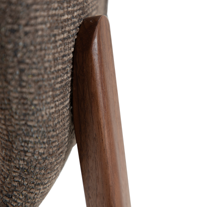 [var:Bezug=Majoranbrauner Bouclé-Stoff mit Walnussbeinen] PARAGON Stuhl