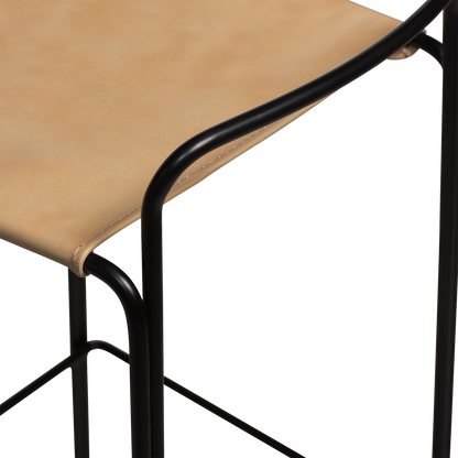 [var:Bezug=Tanleder mit schwarzen Beinen] PAZ Barhocker