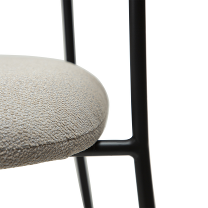 [var:Bezug=Kaschmir Bouclé-Gewebe mit schwarzen Beinen] PLENTI Sessel