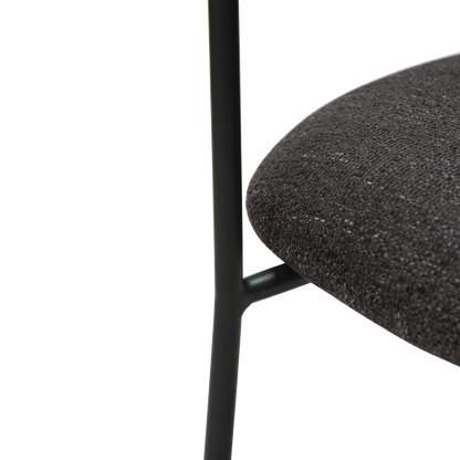 [var:Bezug=Raben schwarzes Bouclé-Gewebe mit schwarzen Beinen] PLENTI Sessel