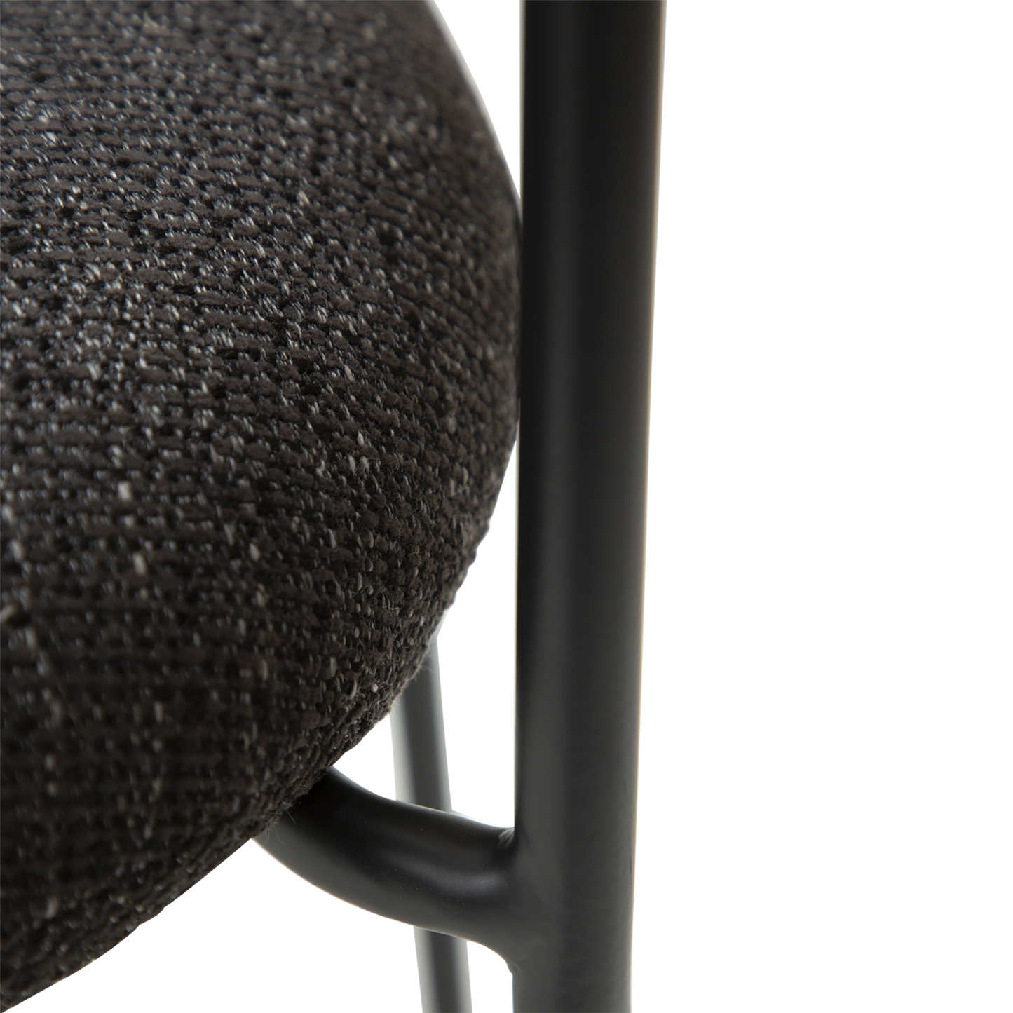 [var:Bezug=Raben schwarzes Bouclé-Gewebe mit schwarzen Beinen] PLENTI Sessel