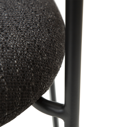 [var:Bezug=Raben schwarzes Bouclé-Gewebe mit schwarzen Beinen] PLENTI Sessel