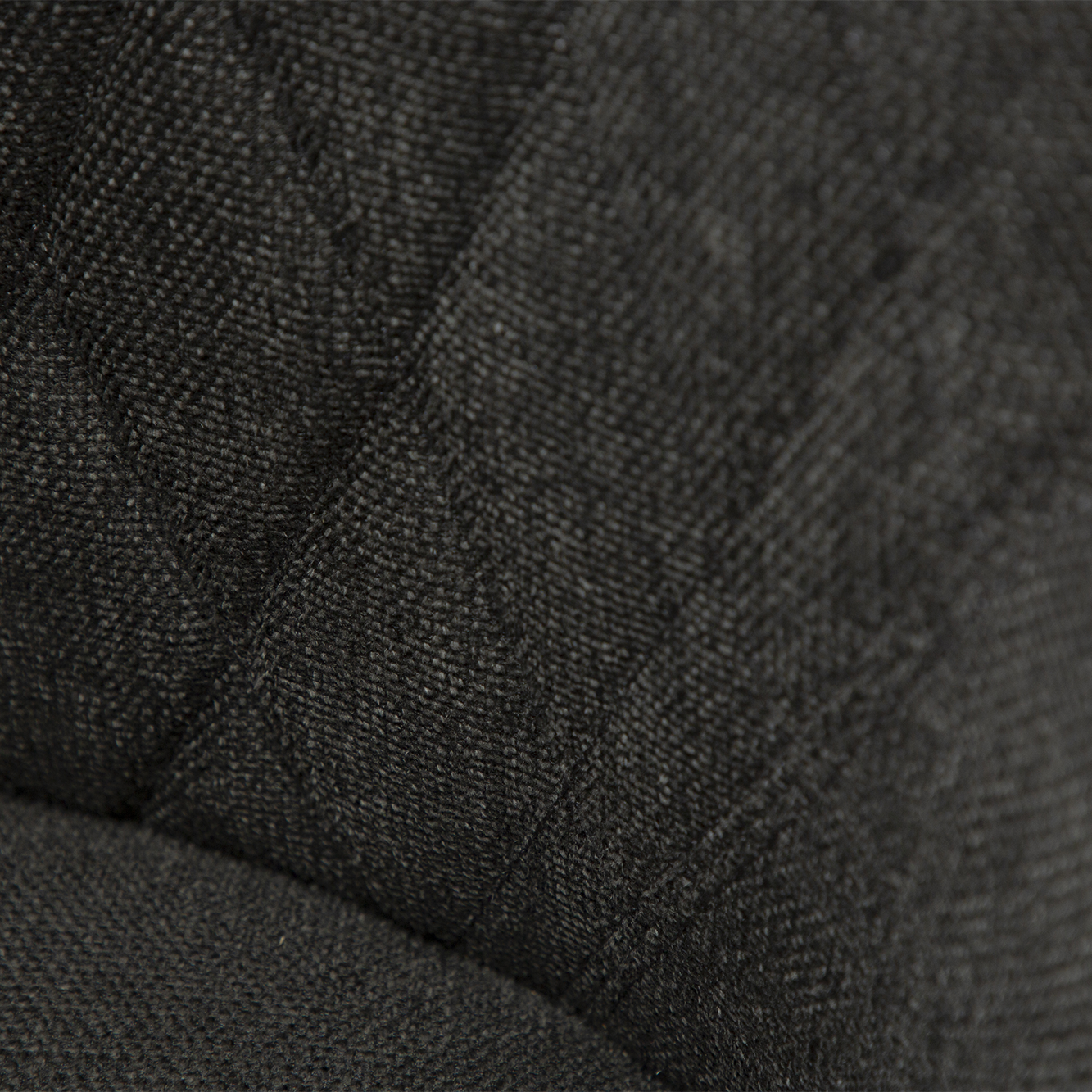 [var:Bezug=Crow schwarzer Stoff mit schwarzen Beinen] ROMBO Sessel