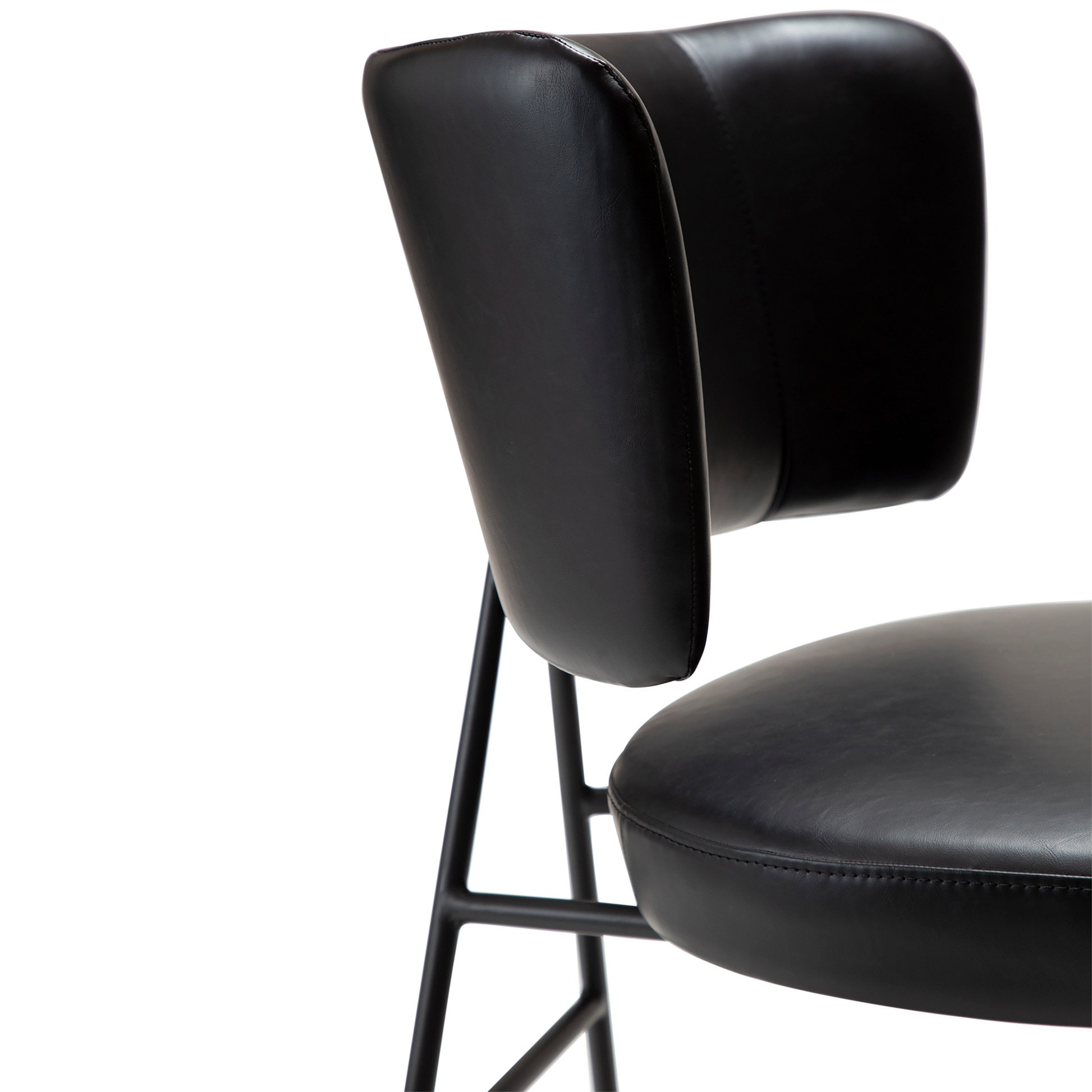 [var:Bezug=Vintage schwarzes Kunstleder mit schwarzen Beinen] ROOST Stuhl