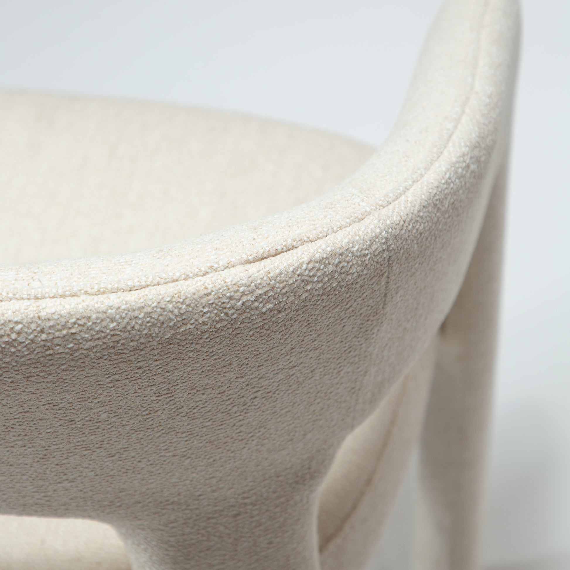 [var:Bezug=Einfaches beiges Bouclé-Gewebe] SPLENDOR Sessel