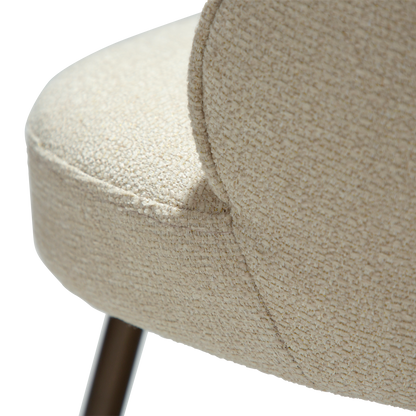 [var:Bezug=Frosted Almond Bouclé-Gewebe mit Schimmer & antiken Messingbeinen] UTOPIA Stuhl