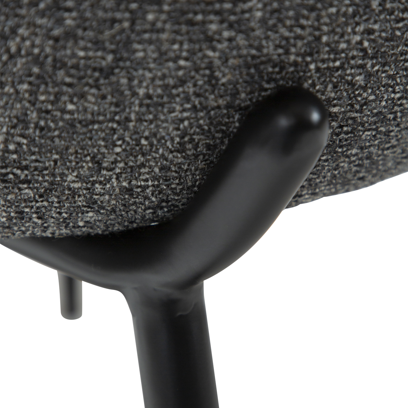 [var:Bezug=Kieselgrauer Bouclé-Stoff mit schwarzen Metallbeinen] UTOPIA Stuhl