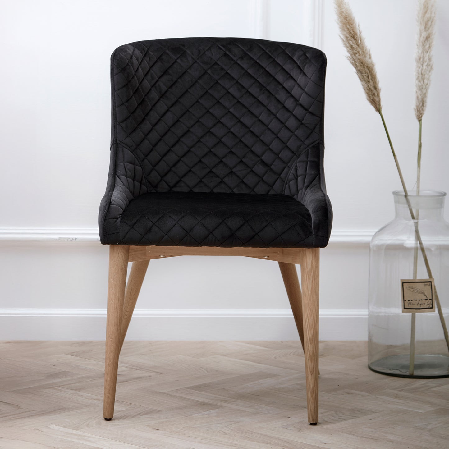 [var:Bezug=Schwarzes Gewebe mit Eichenbeinen] VETRO Stuhl