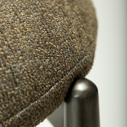 [var:Bezug=WOKE-Stuhl, dunkelolivfarbenes Bouclé-Gewebe mit antiken Zinnbeinen] WOKE Stuhl