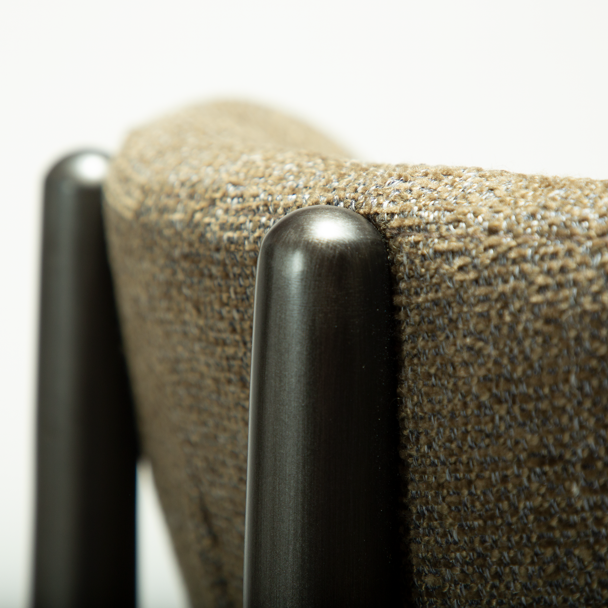 [var:Bezug=WOKE-Stuhl, dunkelolivfarbenes Bouclé-Gewebe mit antiken Zinnbeinen] WOKE Stuhl