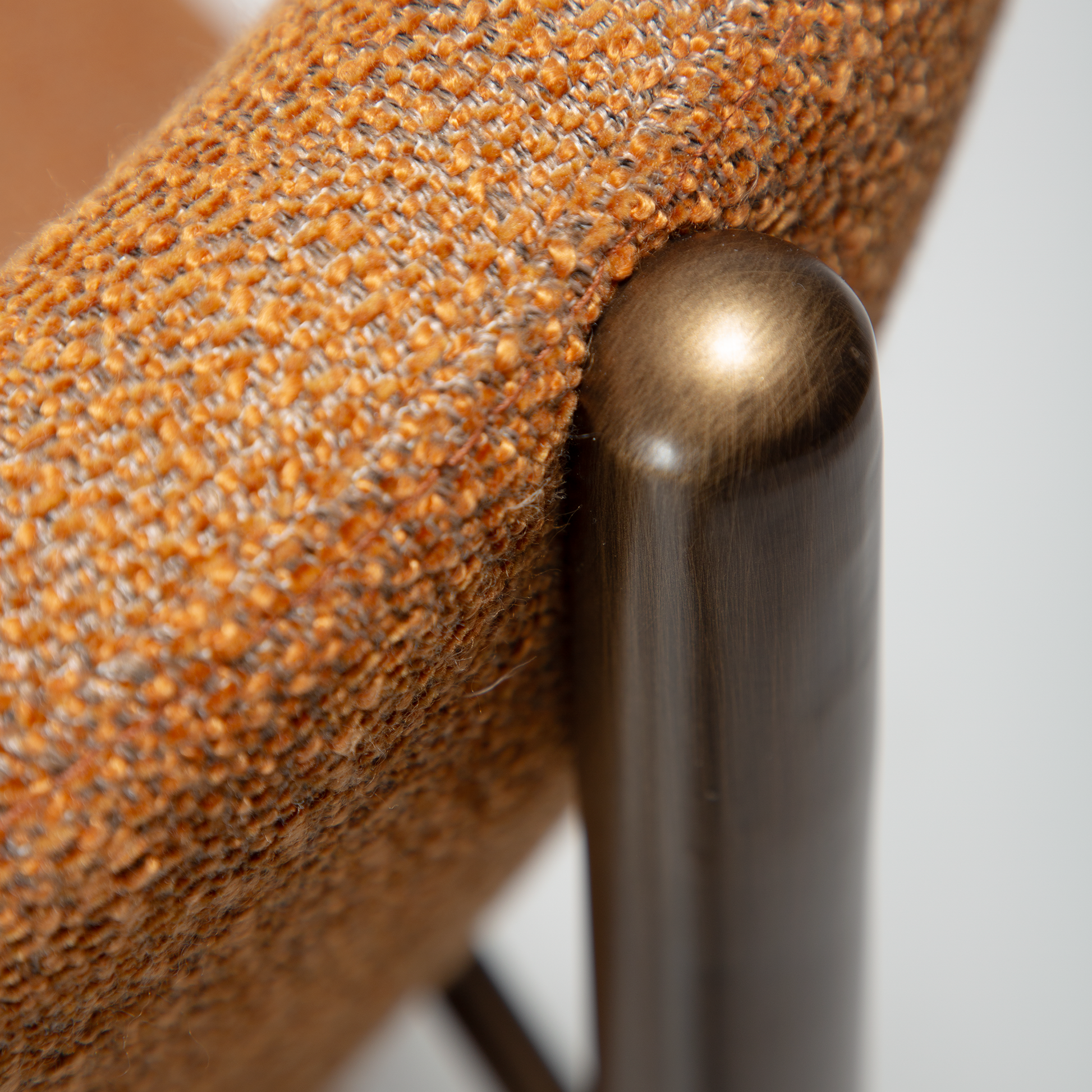 [var:Bezug=WOKE-Stuhl, Kürbisgewürz-Bouclé-Gewebe mit antiken Messingbeinen] WOKE Stuhl