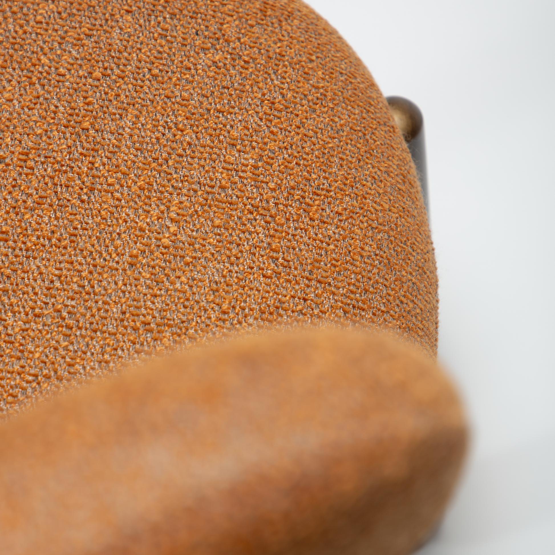 [var:Bezug=WOKE-Stuhl, Kürbisgewürz-Bouclé-Gewebe mit antiken Messingbeinen] WOKE Stuhl