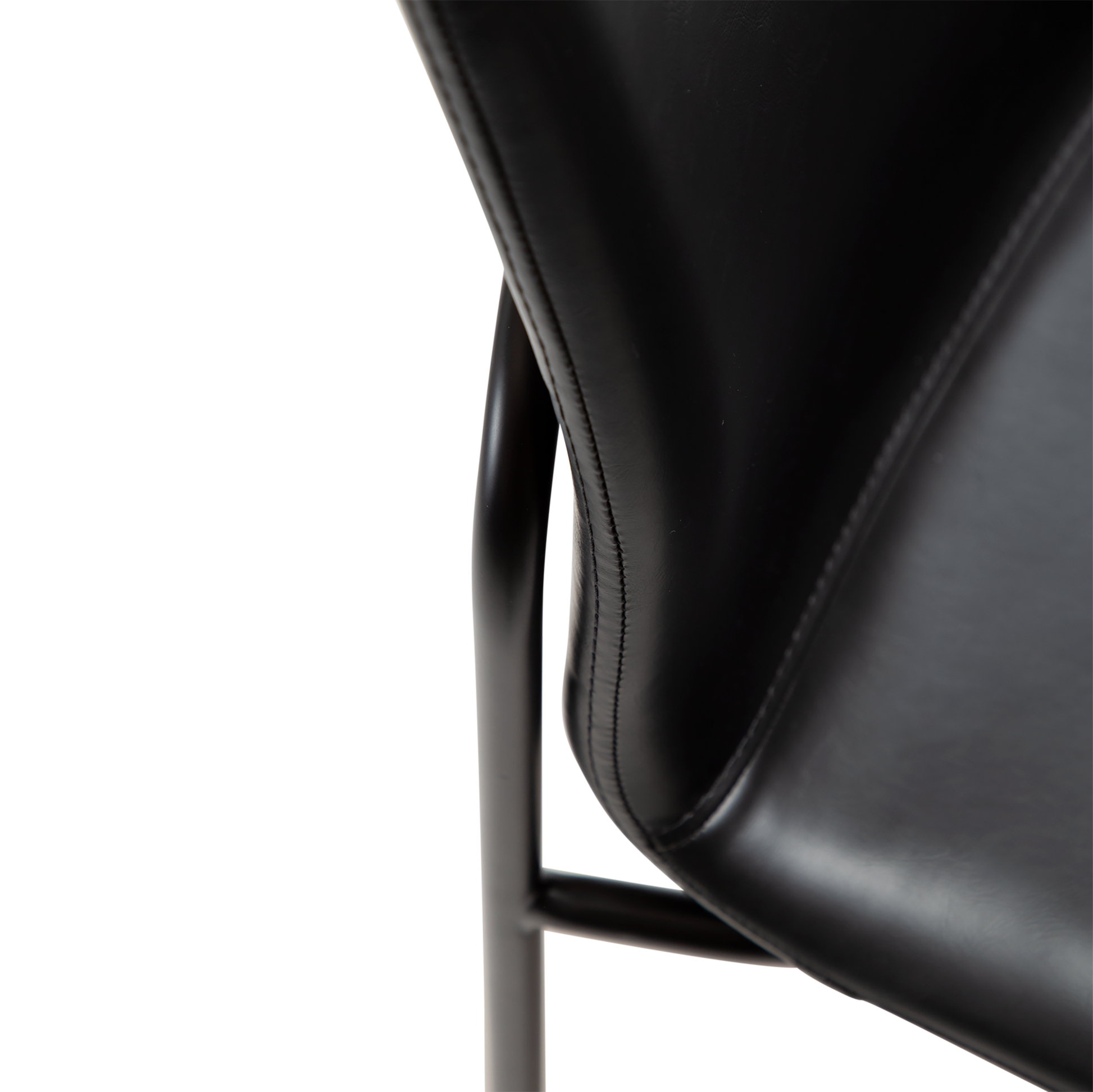 [var:Bezug=Vintage schwarzes Kunstleder mit schwarzen Beinen] WOOF Stuhl