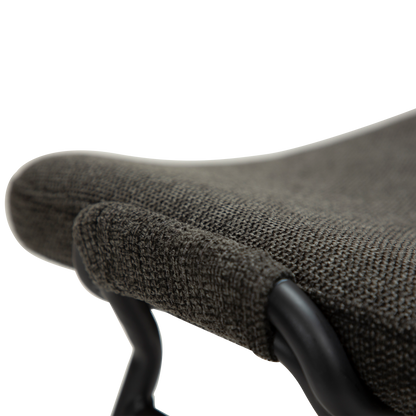 [var:Bezug=Crow schwarzer Stoff mit schwarzen Beinen] YEET Stuhl