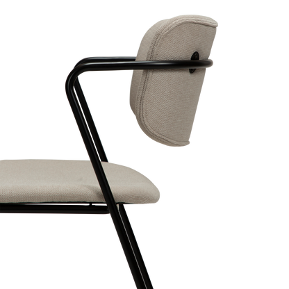 [var:Bezug=Wüstensandstoff mit schwarzen Beinen] ZED Stuhl