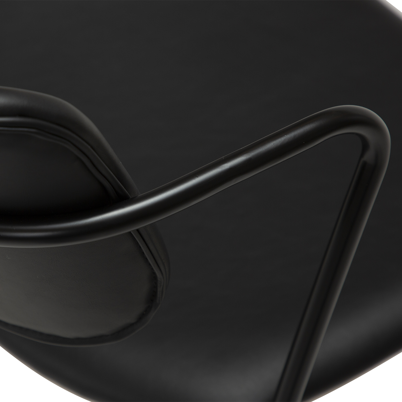 [var:Bezug=Vintage schwarzes Kunstleder mit schwarzen Beinen] ZED Stuhl