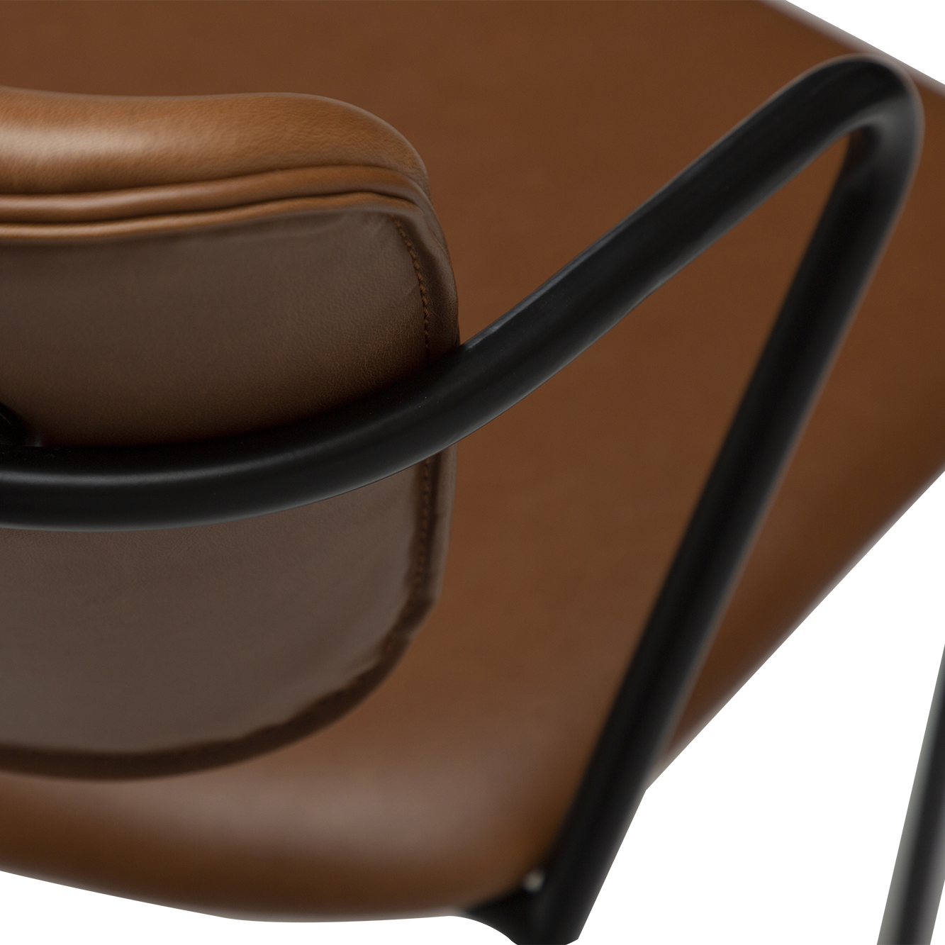 [var:Bezug=Vintage hellbraunes Kunstleder mit schwarzen Beinen] ZED Stuhl