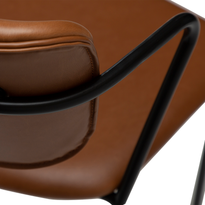 [var:Bezug=Vintage hellbraunes Kunstleder mit schwarzen Beinen] ZED Stuhl