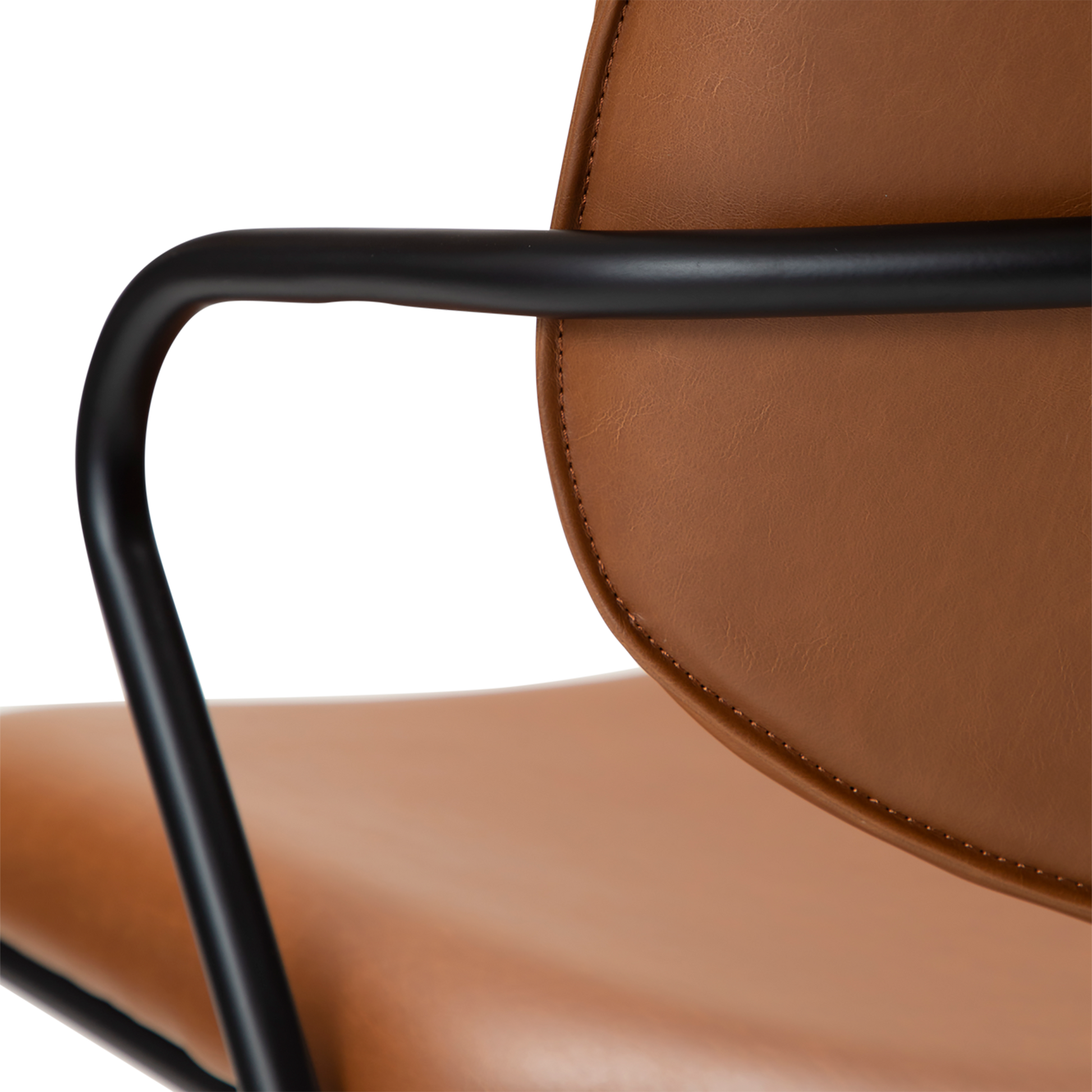 [var:Bezug=Vintage hellbraunes Kunstleder mit schwarzen Beinen] ZED Lounge-Stuhl