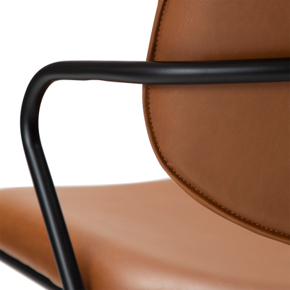 [var:Bezug=Vintage hellbraunes Kunstleder mit schwarzen Beinen] ZED Lounge-Stuhl