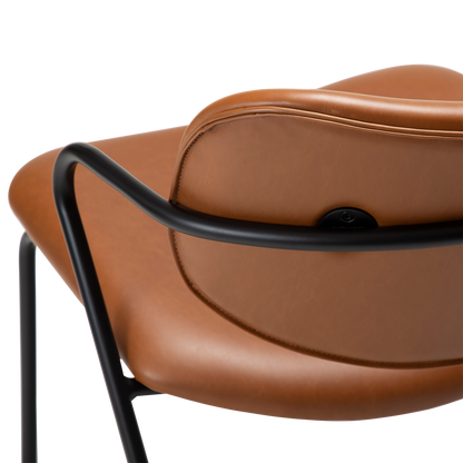 [var:Bezug=Vintage hellbraunes Kunstleder mit schwarzen Beinen] ZED Lounge-Stuhl