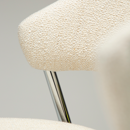 [var:Bezug=Einfaches beiges Bouclé-Gewebe mit verchromten Beinen] ZONE Stuhl